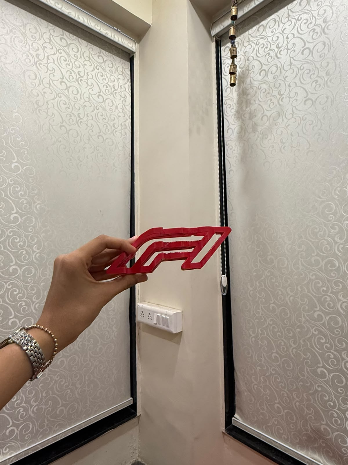 ONE LOGO 2 ANGLES